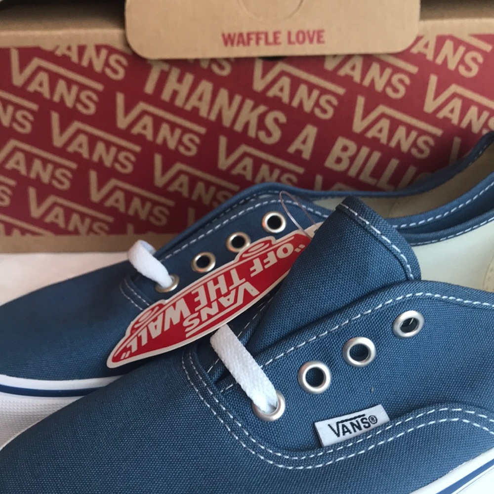 VANS FAMILY NWT Rare Navy Authentic